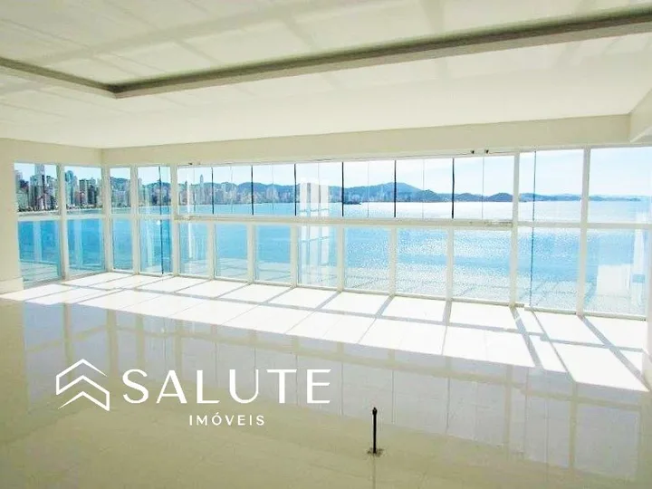 Apartamento com 4 Suítes frente mar em Balneário