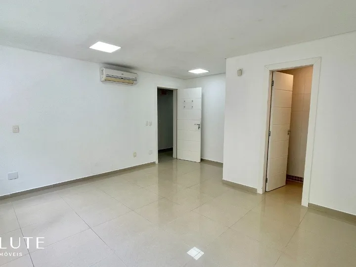 Sala comercial aluguel anual no Ariribá