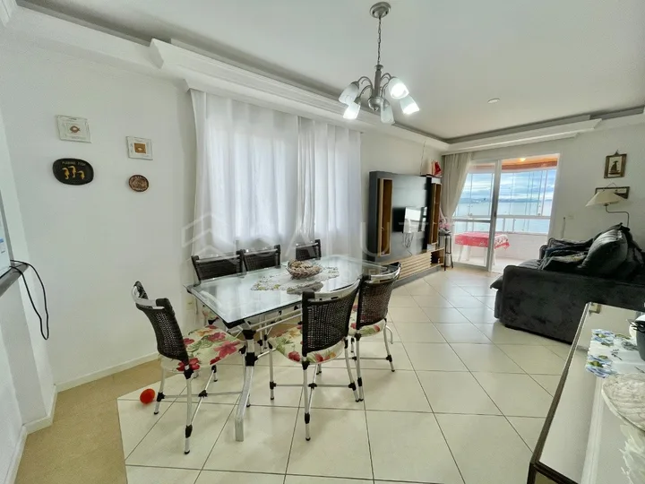 Apartamento á Venda com 3 Dormitórios no Centro