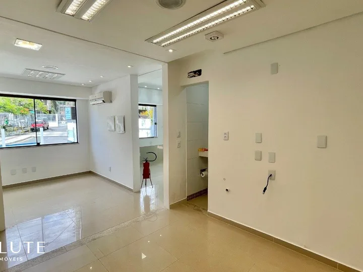 Sala comercial aluguel anual no Ariribá