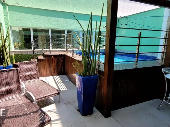 Cobertura locação anual 5 dorm. Barra Norte