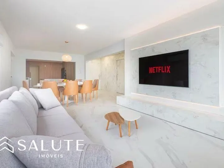 Apartamento á Venda 4 Dormitórios no Centro