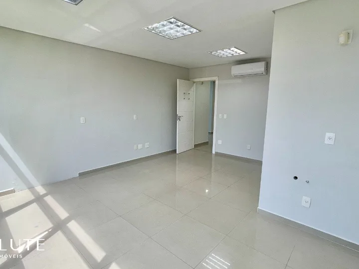 Sala comercial aluguel anual no Ariribá