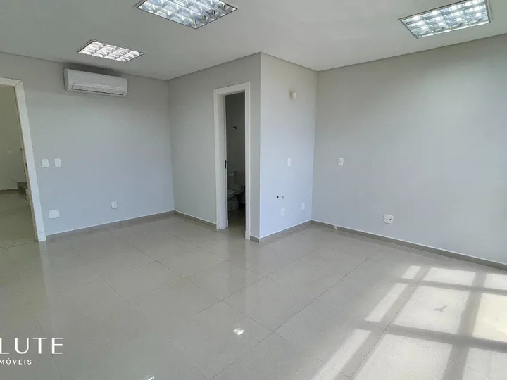 Sala comercial aluguel anual no Ariribá