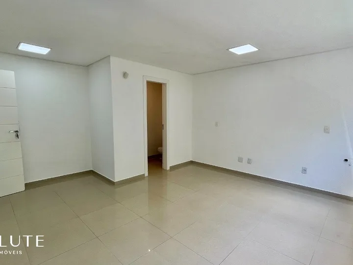 Sala comercial aluguel anual no Ariribá