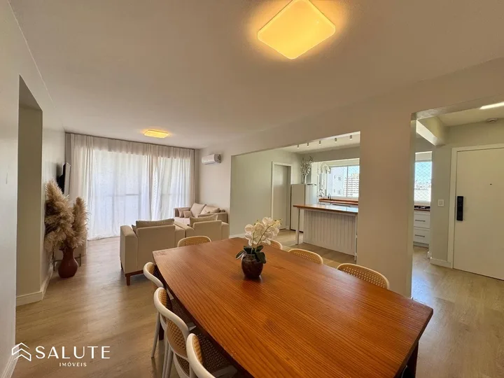 Apartamento diária com 4 dormitórios no Centro
