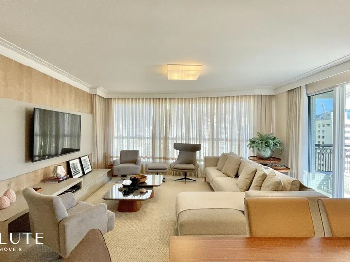Apartamento à venda com 3 suítes no Centro
