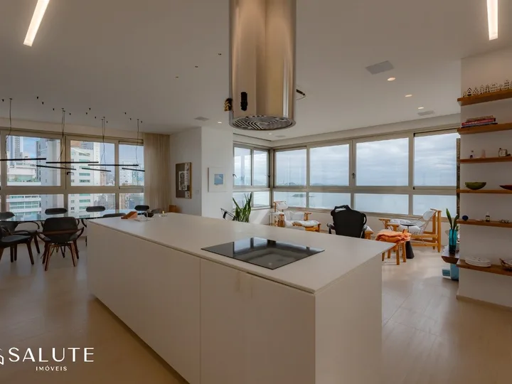 Apartamento à venda 4 suítes na Barra Sul