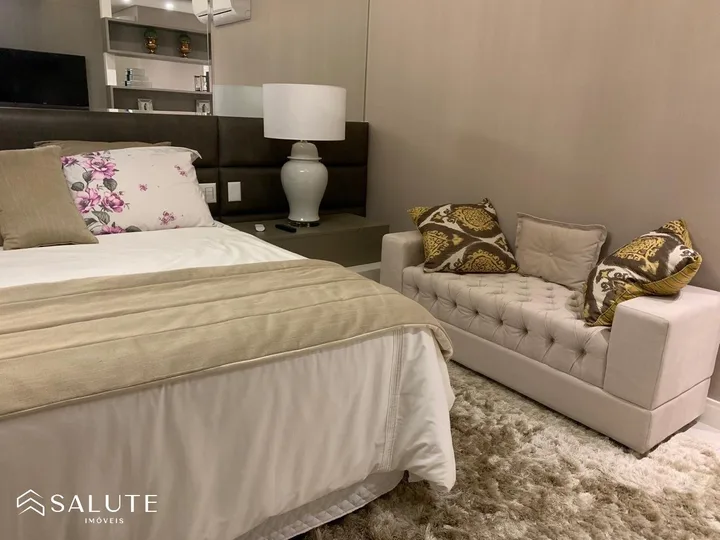 Apartamento à venda com 6 suítes na Barra Sul