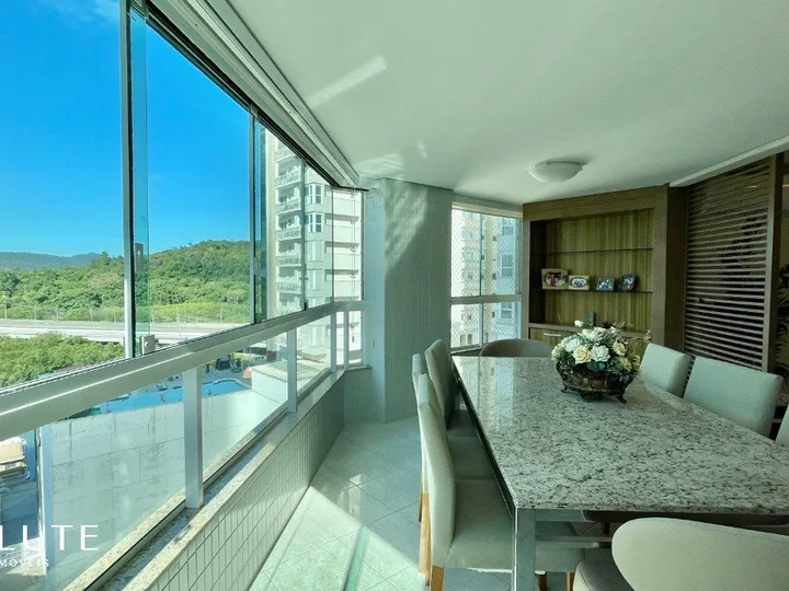 Apartamento à venda com 3 dormitórios na Barra Sul